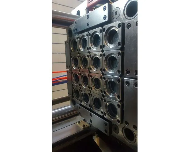 12 Cavity Cool Runner Cap Mould
